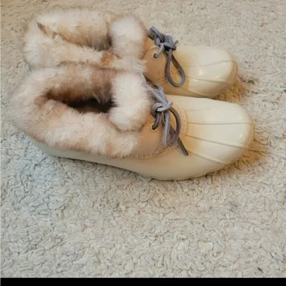 Sperry Saltwater Low Fur Lined Boots - Picture 5 of 6